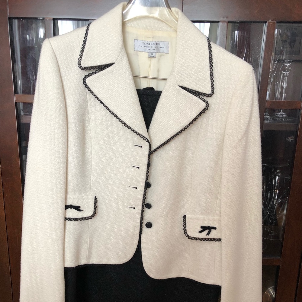 Tahari two piece suit